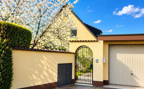 Freistehendes Ein- bis Zweifamilienhaus mit Garage & sch&ouml;nem Grundst&uuml;ck in ruhiger Lage von Bad Kissingen-Arnshausen